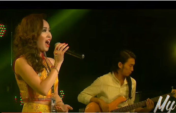 “Талын монгол айл” дууны шинэхэн эзэн A.Oюунжаргал авьяаслаг юм аа